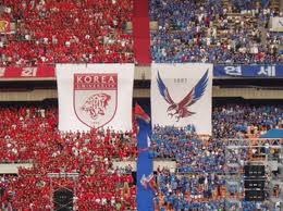 【田径经典】重温女子跳远赛场：选手专注备战，后方小熊玩偶意外抢镜