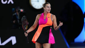 为什么外野手判断长打飞球时需要通过听觉辅助测算距离